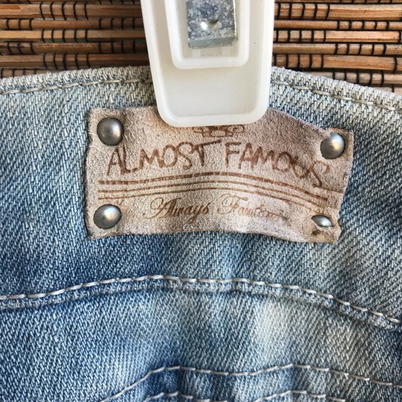 Almost Famous Jeans size 11 - Picture 3 of 3